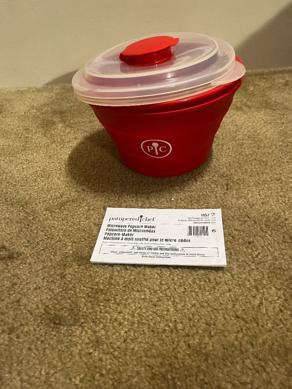 Pampered Chef - Microwave popcorn maker, new
